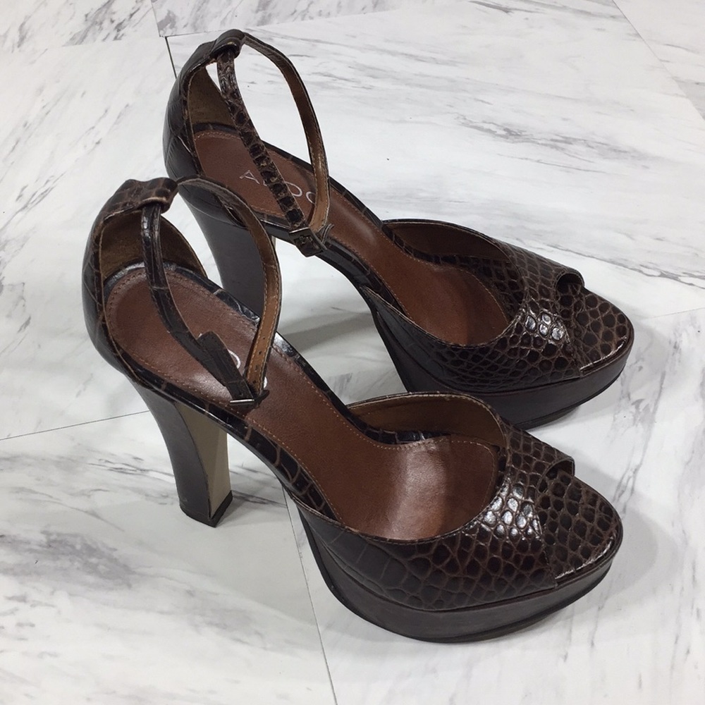 ⭐️ 36 ALDO BROWN FAUX CROC HEELS (SOME WEAR)